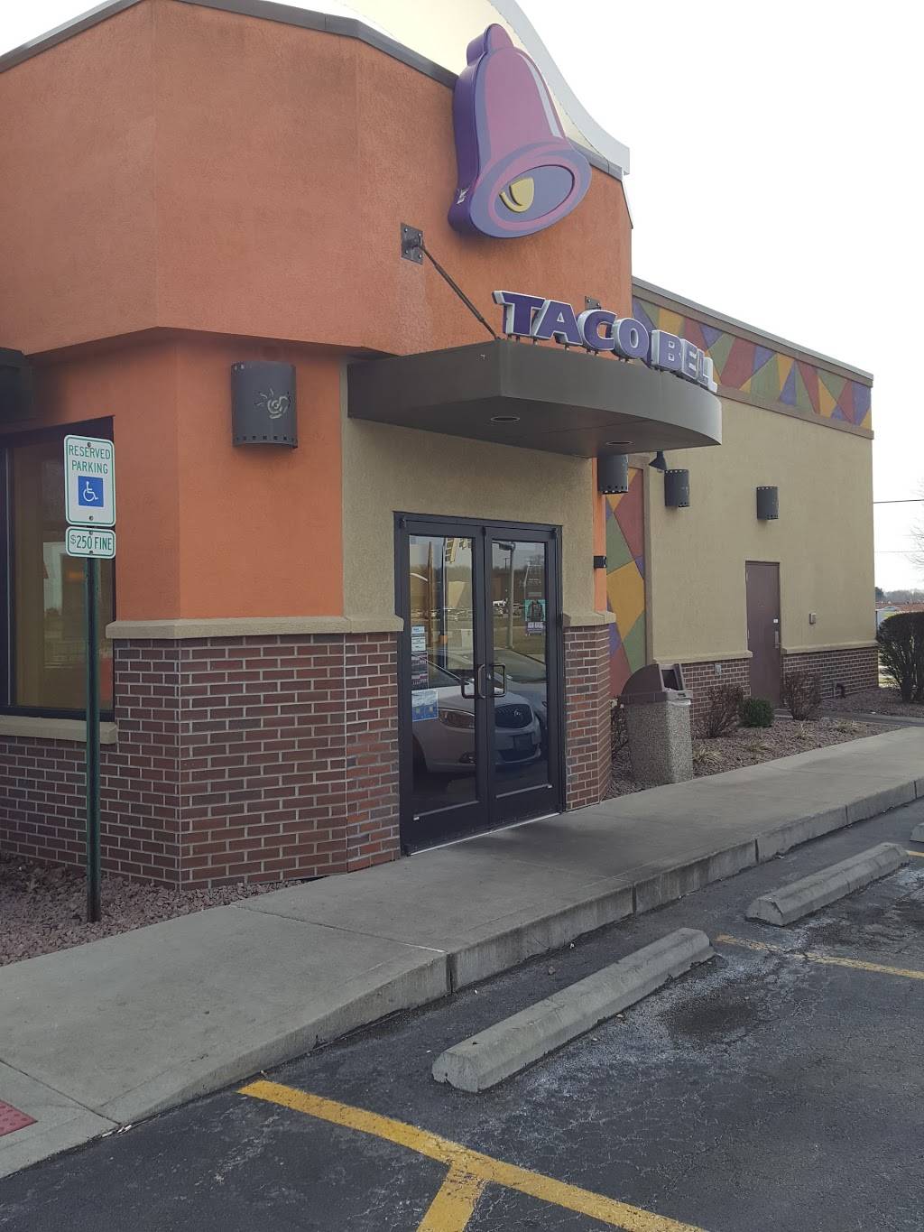 Taco Bell | meal takeaway | 1850 Memorial Ln, Wood River, IL 62095, USA | 6182588414 OR +1 618-258-8414