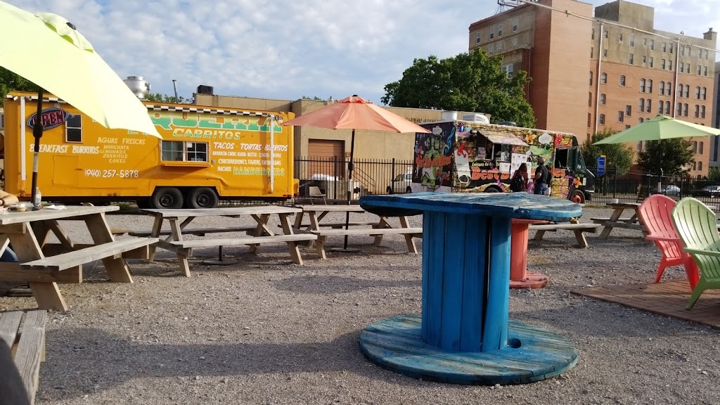 The Yard Food Truck Park | restaurant | 703 Ohio Ave, Wichita Falls, TX 76301, USA | 9405004634 OR +1 940-500-4634