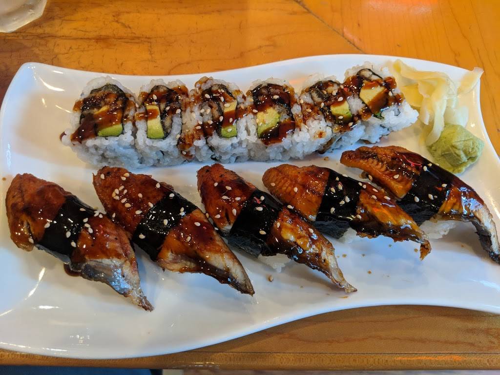 Momo Sushi & Cafe | restaurant | 212 Queen St, Alexandria, VA 22314, USA | 7032999092 OR +1 703-299-9092