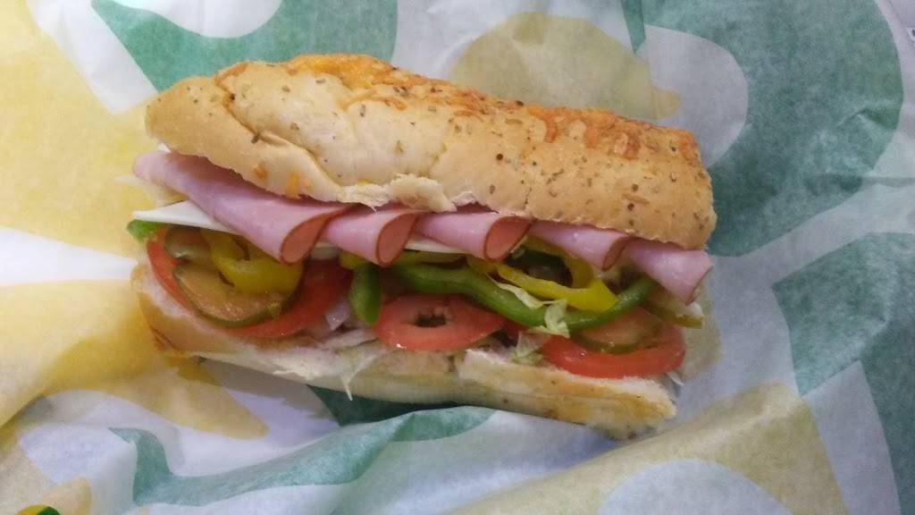 Subway | restaurant | 106 Clebourne St, Fort Mill, SC 29715, USA | 8033968700 OR +1 803-396-8700