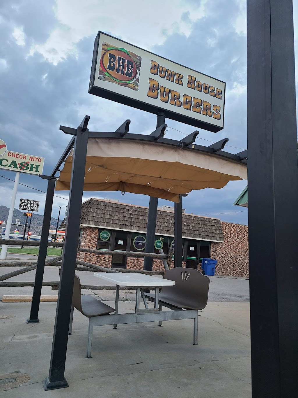 Bunk House Burgers | restaurant | 2147 Fremont Dr, Cañon City, CO 81212, USA | 7193152218 OR +1 719-315-2218