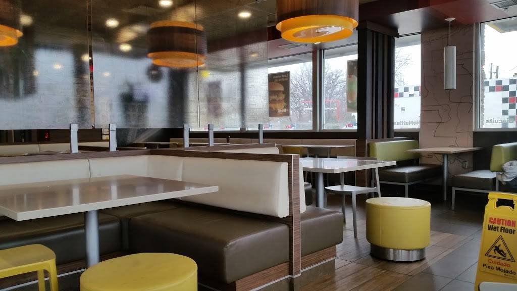 McDonalds | cafe | 14841 Snow Rd, Brook Park, OH 44142, USA | 2166764840 OR +1 216-676-4840