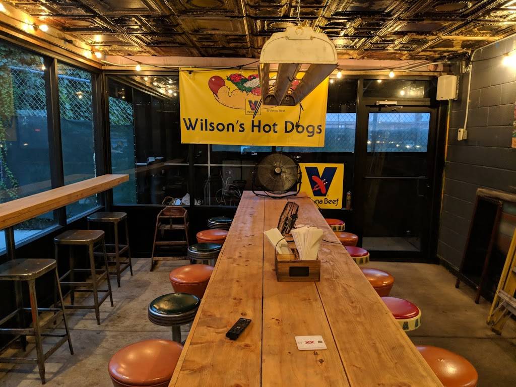 Wilson’s Dogs | restaurant | 1141 N Ashland Ave, Chicago, IL 60622, USA | 7737998373 OR +1 773-799-8373