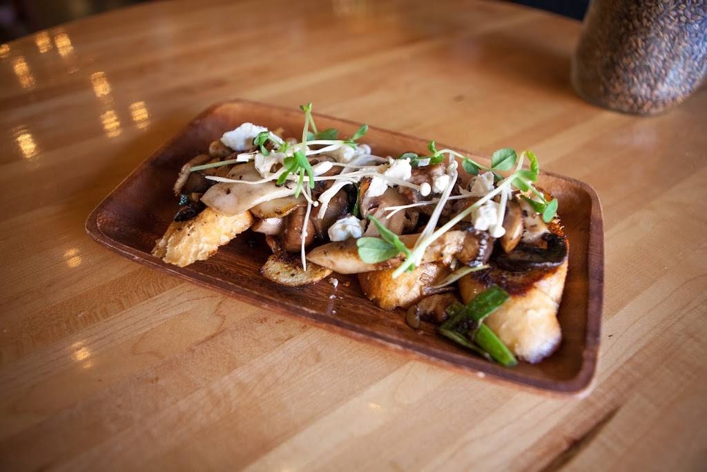 Folly Brewpub | restaurant | 928 College St, Toronto, ON M6H 1A4, Canada | 4165337272 OR +1 416-533-7272