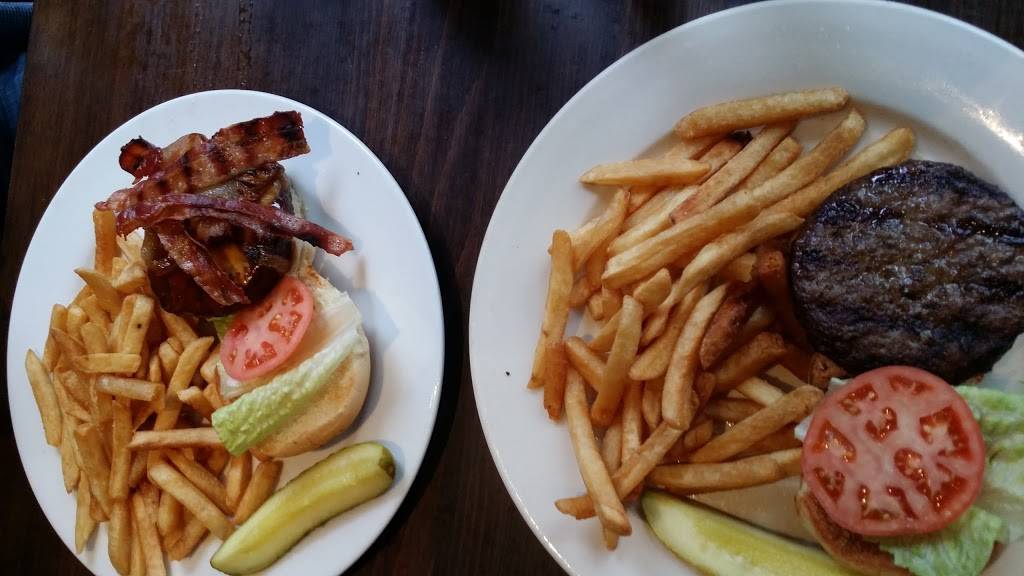 The Breakers | restaurant | 12 Bayville Ave, Bayville, NY 11709, USA | 5166289690 OR +1 516-628-9690