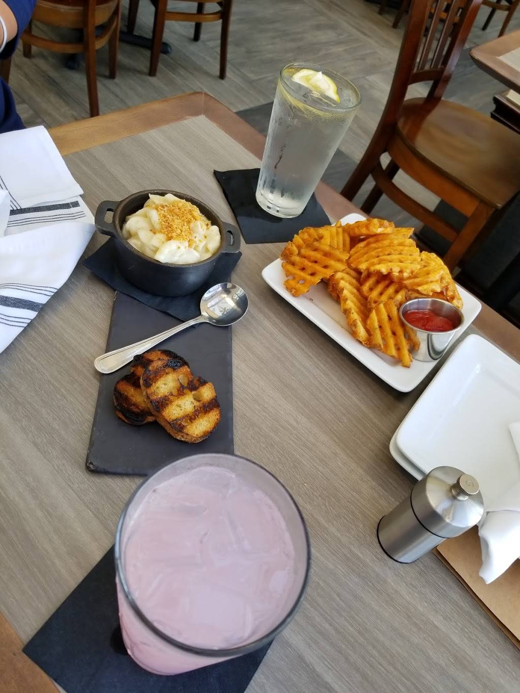 Tap & Tavern | restaurant | 150 Anza Blvd, Burlingame, CA 94010, USA | 6503424600 OR +1 650-342-4600