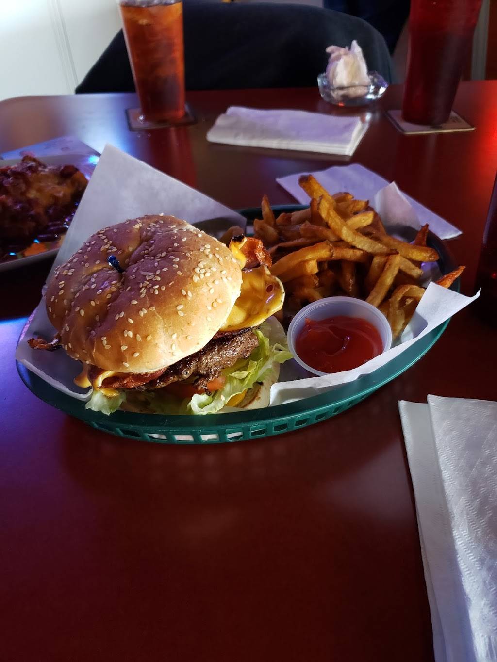 Neils Grille and Bar | restaurant | 5727 Quince Rd, Memphis, TN 38119, USA | 9016822300 OR +1 901-682-2300