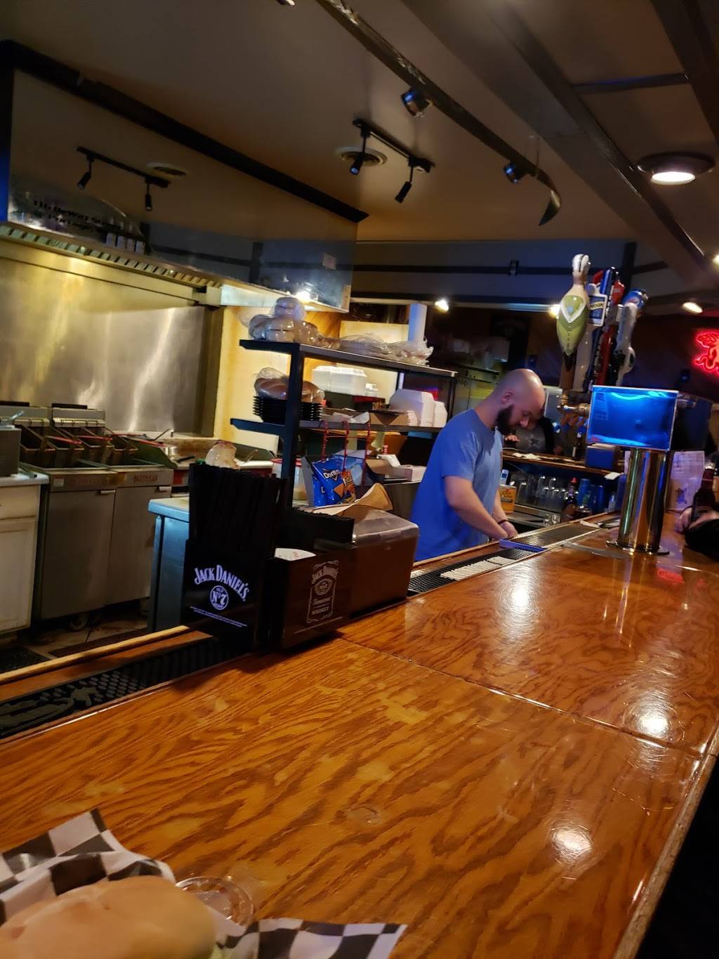 The Whiskey Barrel | restaurant | 316 De Witt St, Portage, WI 53901, USA | 6087451099 OR +1 608-745-1099