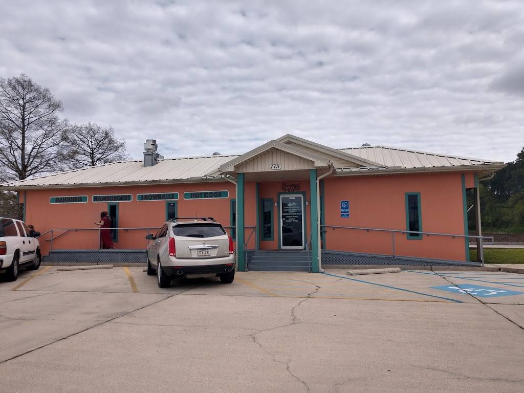 Lydia daiquiri snowball Cafe | restaurant | 7711 Weeks Island Rd, New Iberia, LA 70560, USA | 3373673888 OR +1 337-367-3888