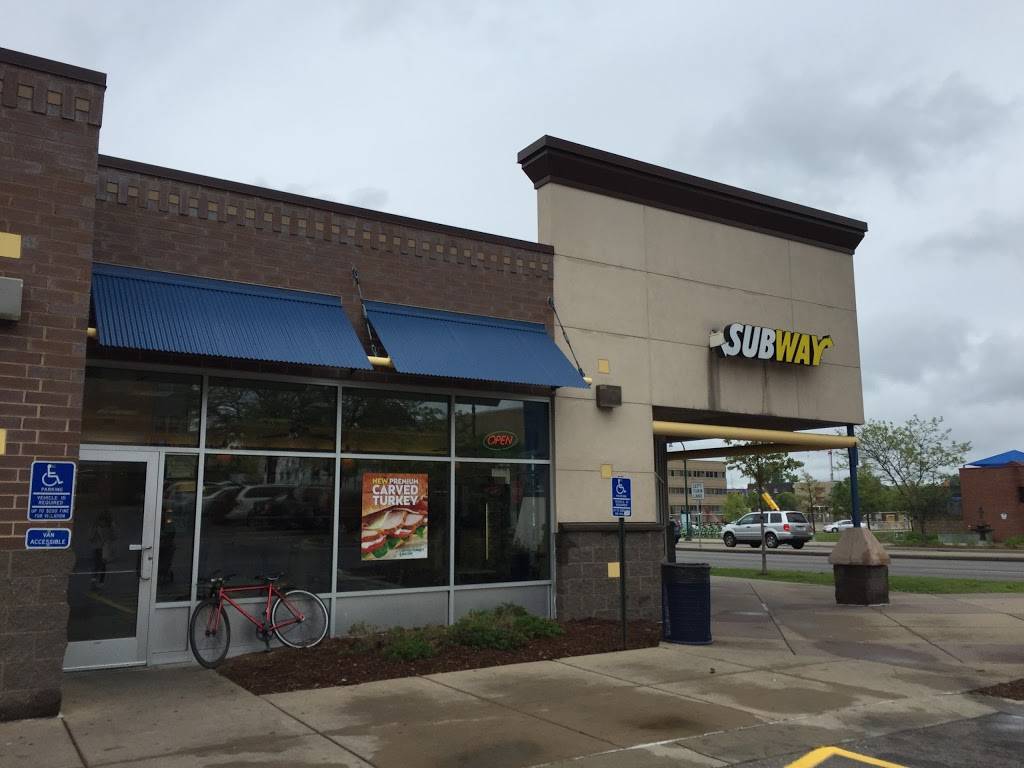 Subway | meal takeaway | 2130C E Lake St, Minneapolis, MN 55406, USA | 6127249561 OR +1 612-724-9561
