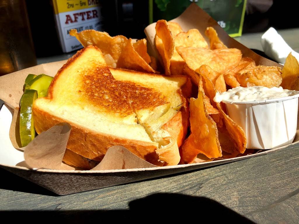 Arcadia Smokehouse | restaurant | 2101 E Michigan Ave, Lansing, MI 48912, USA | 5174822739 OR +1 517-482-2739