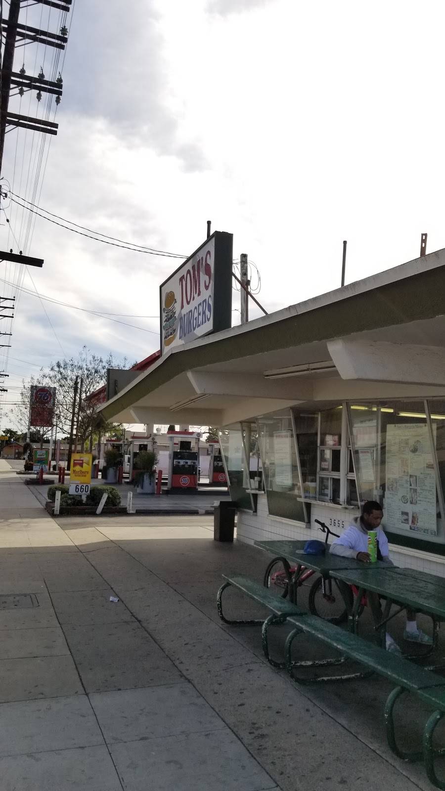 Toms Burgers | restaurant | 3655 Santa Fe Ave, Long Beach, CA 90810, USA | 5624241066 OR +1 562-424-1066