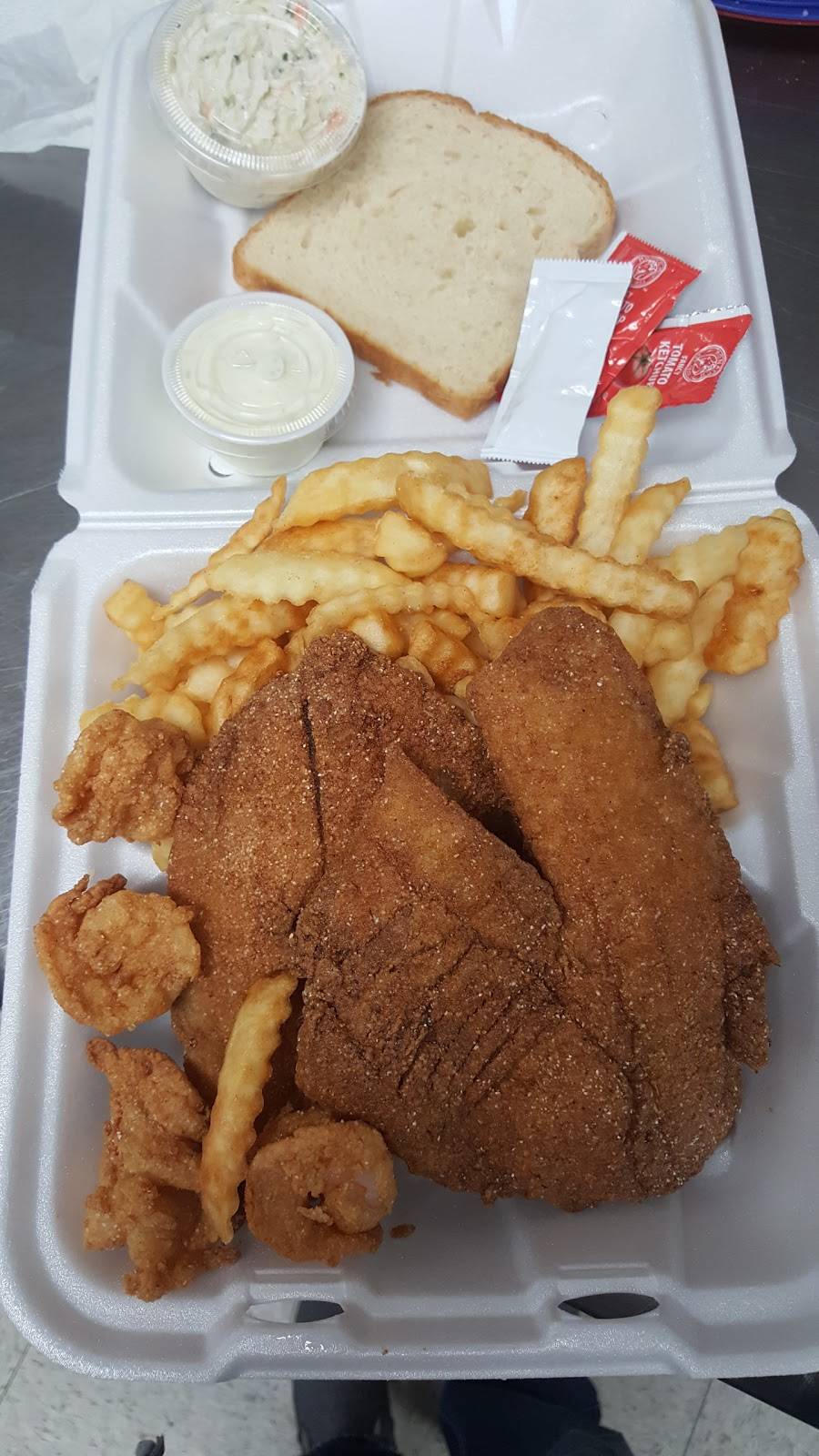 Louisiana Lucky Phat Seafood | restaurant | 2519 The Plaza, Charlotte, NC 28205, USA | 7043322766 OR +1 704-332-2766