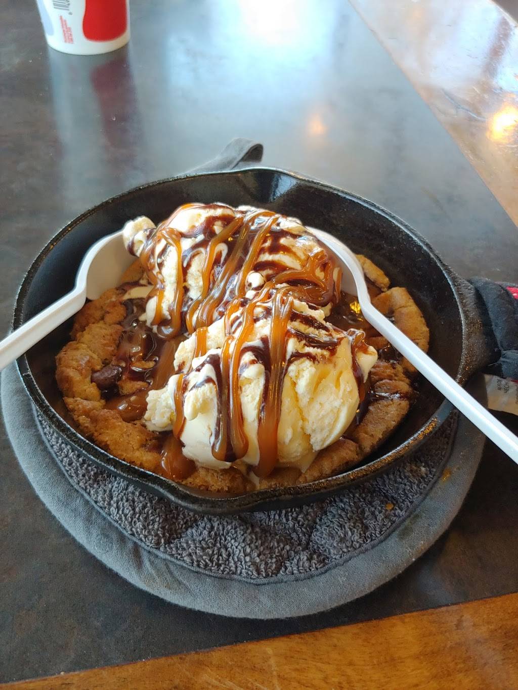 Salt City Burger Co | restaurant | 9176 Village Shop Dr, Sandy, UT 84094, USA | 8014954111 OR +1 801-495-4111