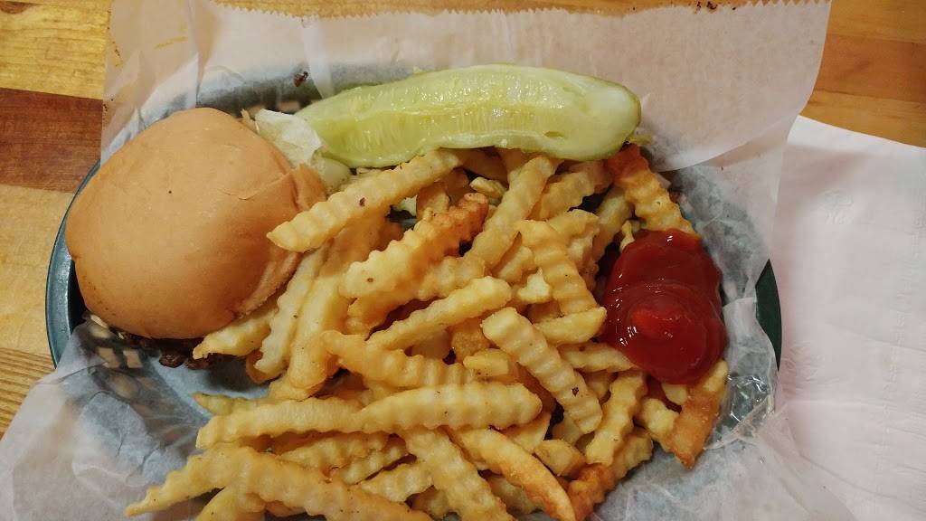 Drews Lakeside Bar & Grill | restaurant | 219 W Water St, Montello, WI 53949, USA | 6082972834 OR +1 608-297-2834