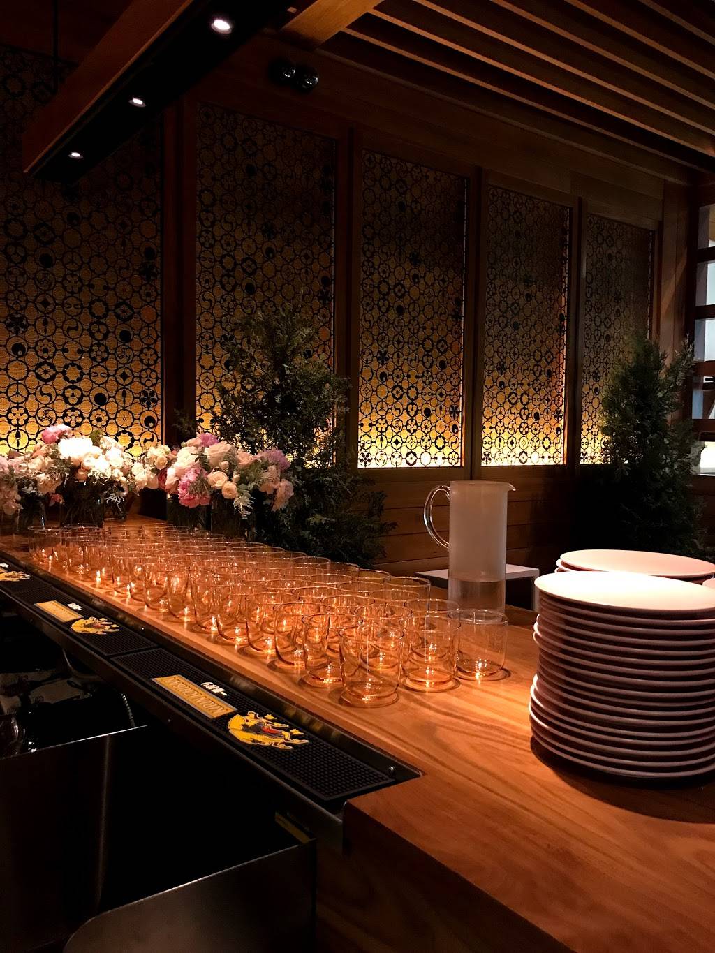 Blue Ribbon Sushi Bar & Grill at the Grove | restaurant | 189 The Grove Dr, Los Angeles, CA 90036, USA | 3233529300 OR +1 323-352-9300