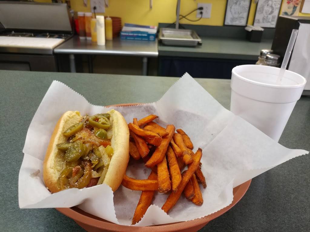 Hot Dog Hut | restaurant | 1439 3rd St S, Jacksonville Beach, FL 32250, USA | 9042473641 OR +1 904-247-3641
