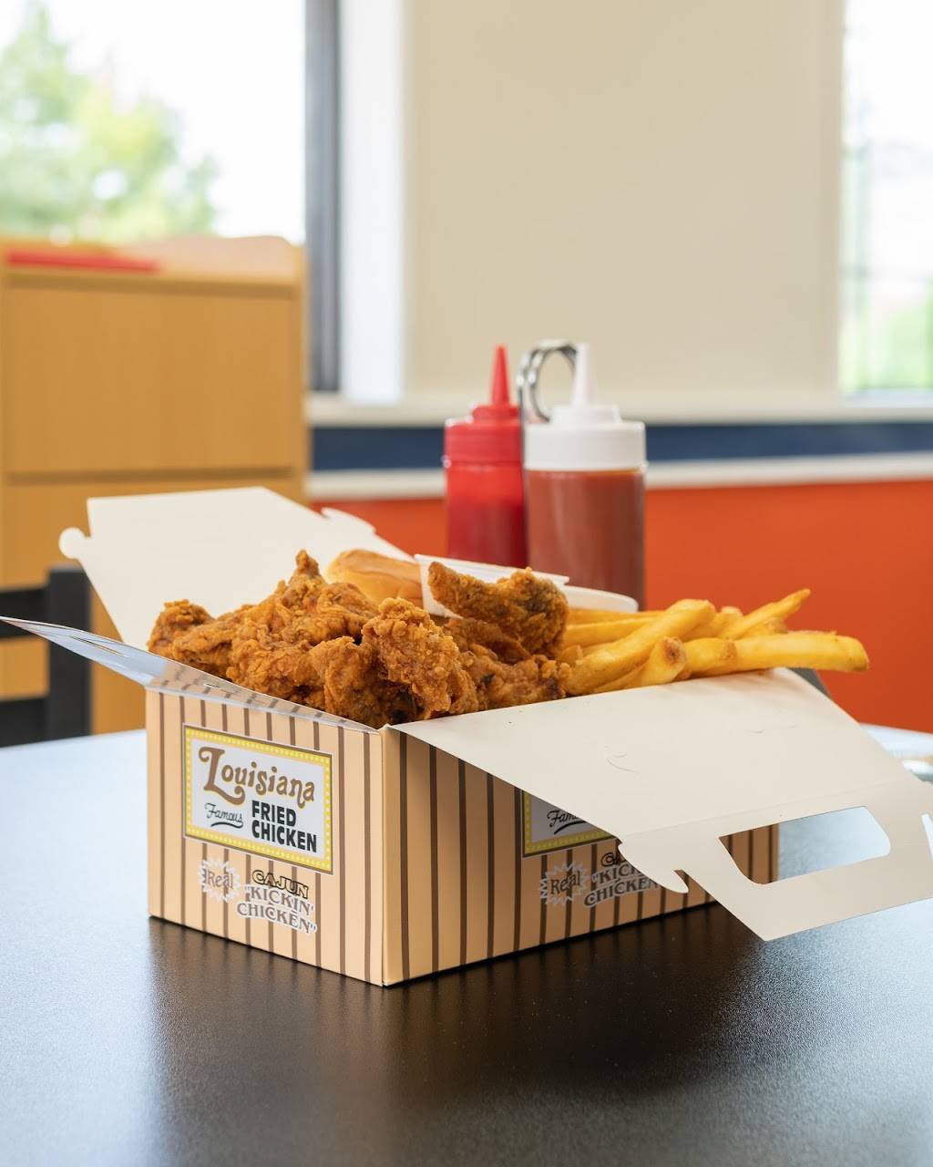 Louisiana Fried Chicken & Seafood | restaurant | 905 W Main St, Tomball, TX 77375, USA | 8326982377 OR +1 832-698-2377