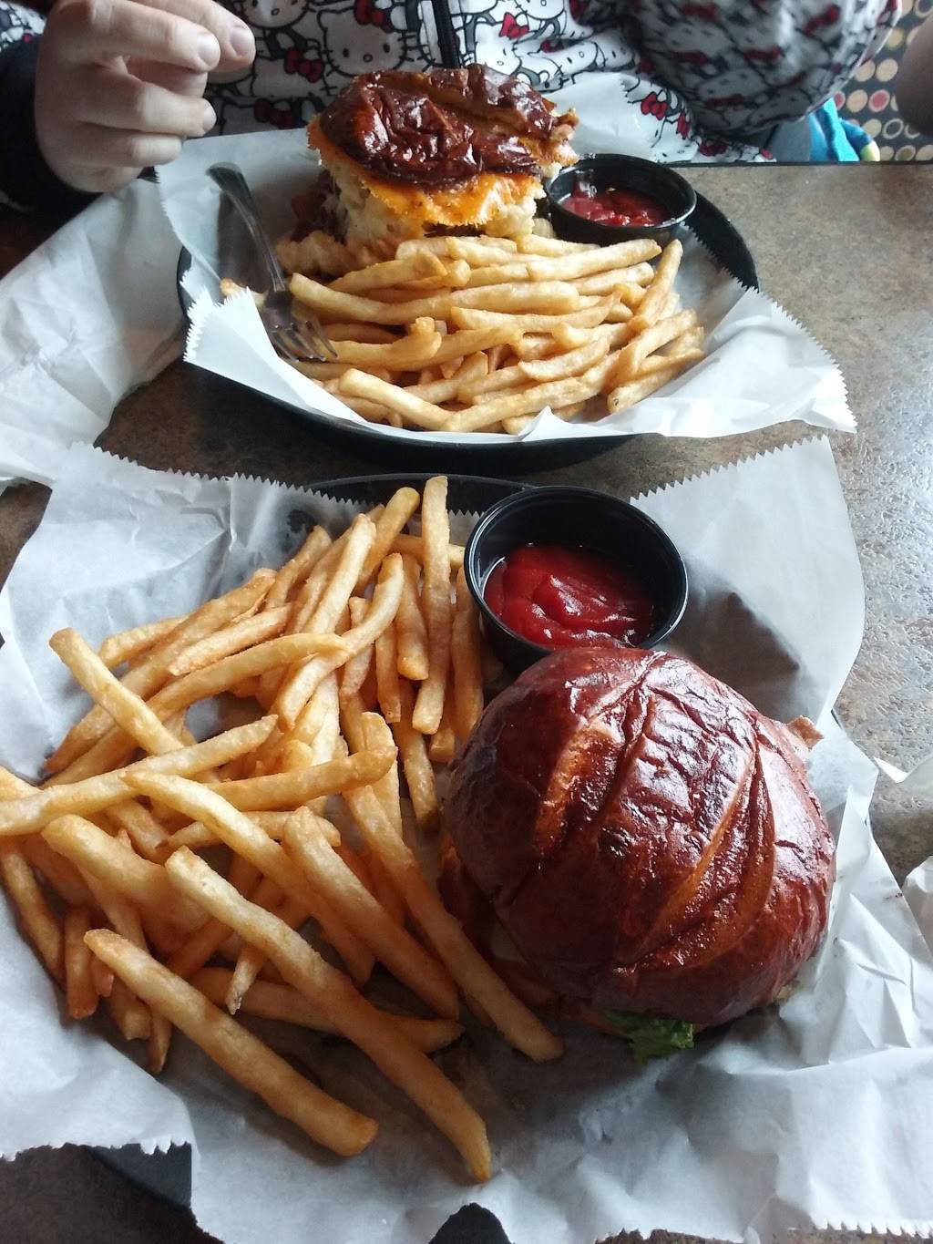 Brickhouse Craft Burgers & Brews | restaurant | 500 Grant St, De Pere, WI 54115, USA | 9203382337 OR +1 920-338-2337