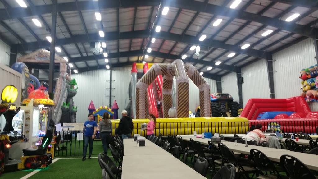 Triple Crown Family Fun Center | restaurant | 1 Nancy Wilson Way, Chillicothe, OH 45601, USA | 7407737529 OR +1 740-773-7529
