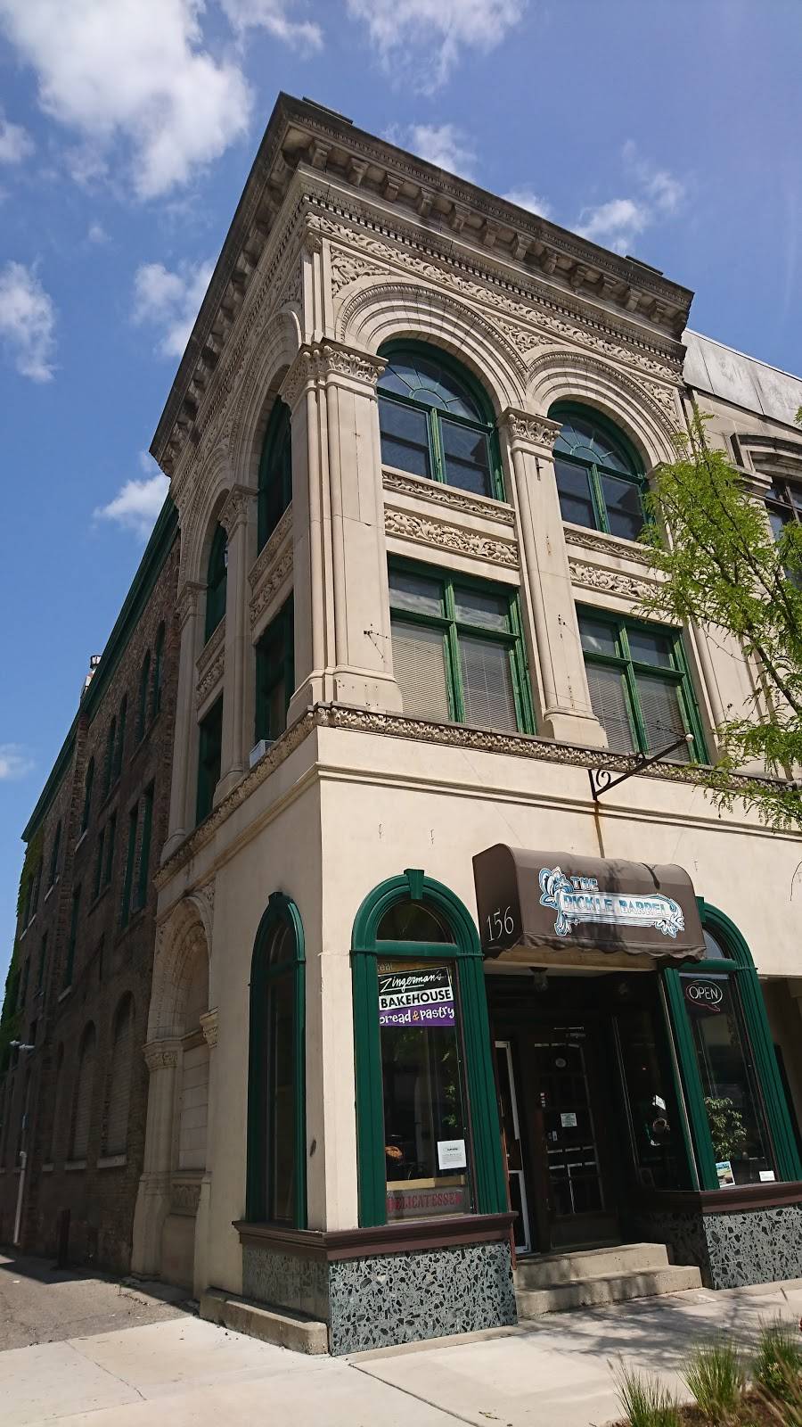 The Pickle Barrel Deli | restaurant | 1221 S W Ave, Jackson, MI 49201, USA | 5179622559 OR +1 517-962-2559