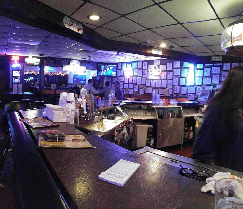 Joes Knight Hawk Restaurant | restaurant | 1002 W Bremer Ave, Waverly, IA 50677, USA | 3193522862 OR +1 319-352-2862