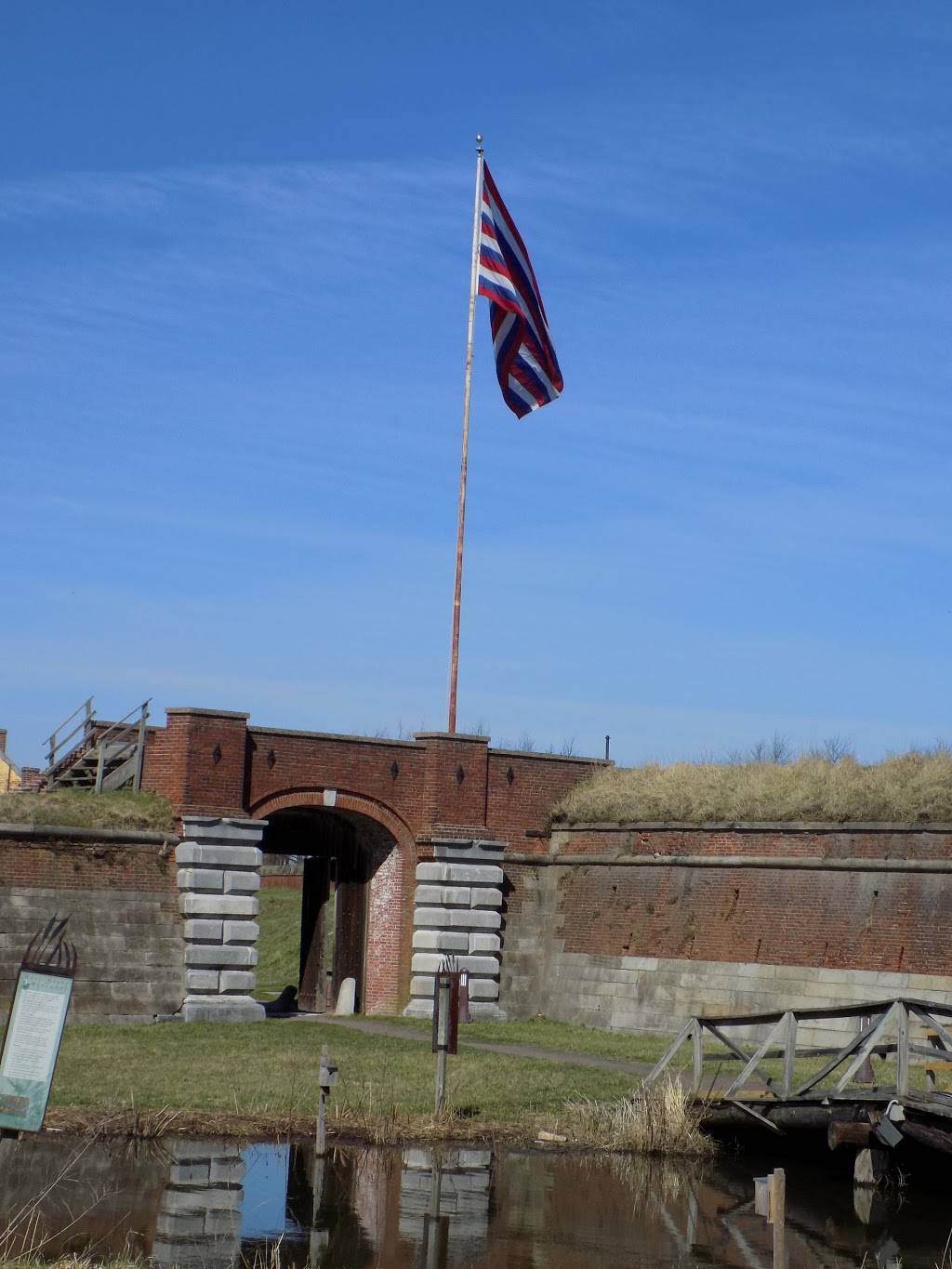 Fort Mifflin | restaurant | 1 Fort Mifflin Rd, Philadelphia, PA 19153, USA | 2156854167 OR +1 215-685-4167