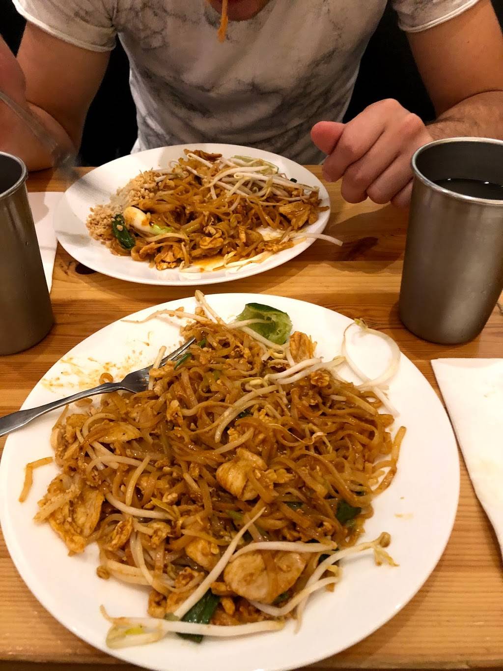 Pad Thai Noodle Lounge | restaurant | 114 8th Ave, New York, NY 10011, USA | 2126916226 OR +1 212-691-6226