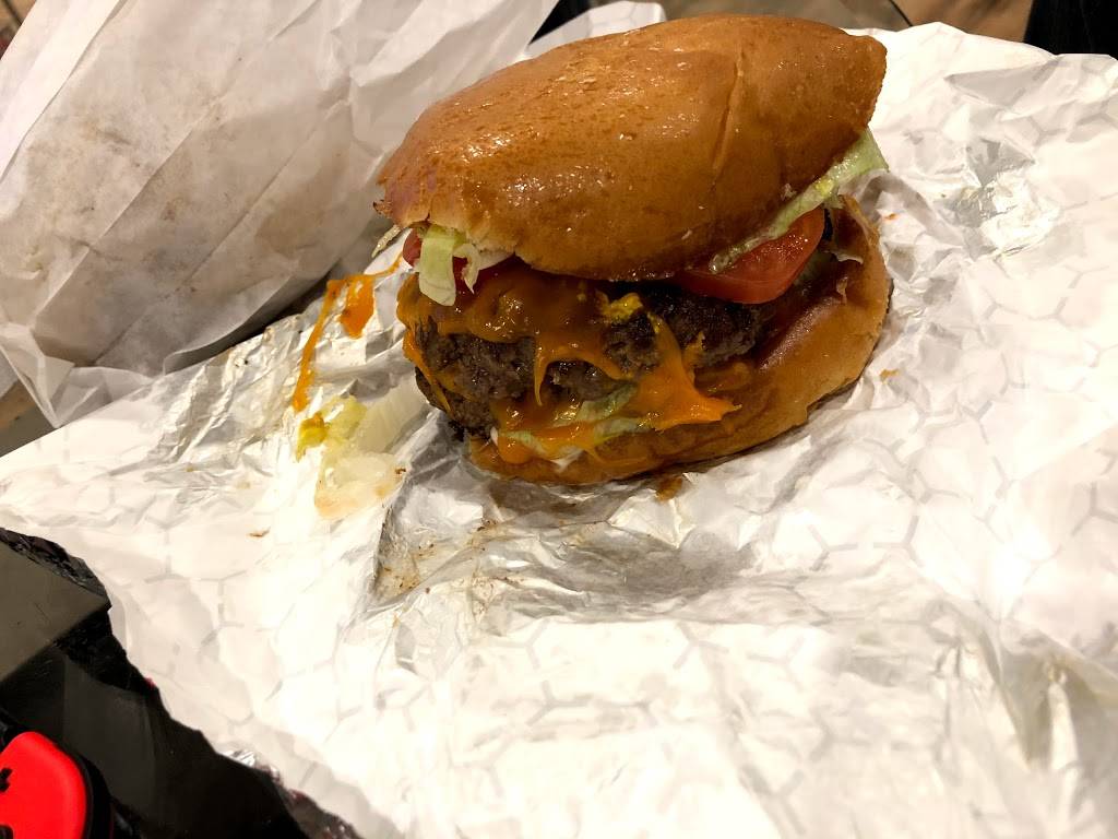 Burger Royale | restaurant | 162 Napier St, Barrie, ON L4M 1W5, Canada | 7055037695 OR +1 705-503-7695