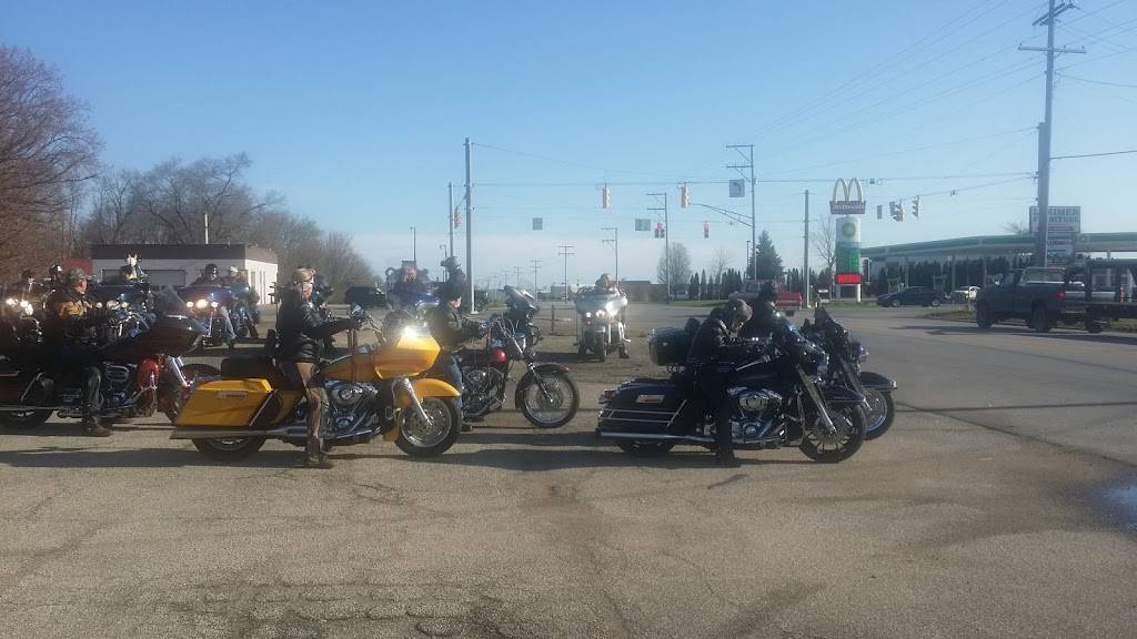 Raymonds Restaurant and Lounge. | restaurant | 66043 State Rte 19, Wakarusa, IN 46573, USA | 5748624140 OR +1 574-862-4140