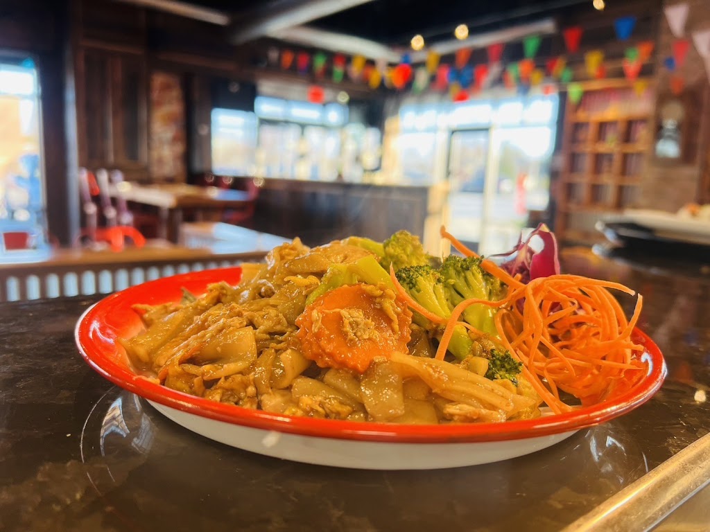 White Crane Retro Thai & Sushi | restaurant | 1715 Freedom Dr Unit 105, Naperville, IL 60563, USA | 3314015079 OR +1 331-401-5079