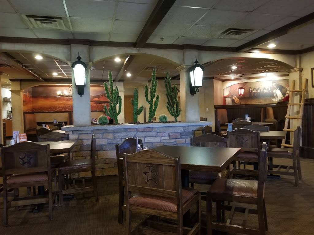 Poncho & Leftys | restaurant | 14151 Edgewood Dr N, Baxter, MN 56425, USA | 2188290489 OR +1 218-829-0489