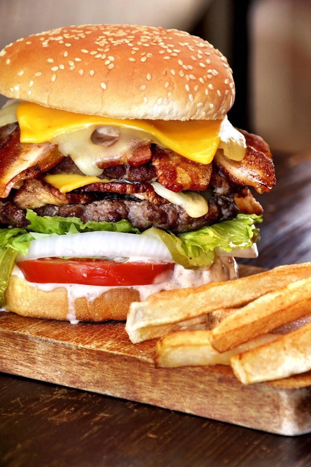 Hub Bar & Grill | restaurant | 110 S Tower Ave, Centralia, WA 98531, USA | 3607362229 OR +1 360-736-2229