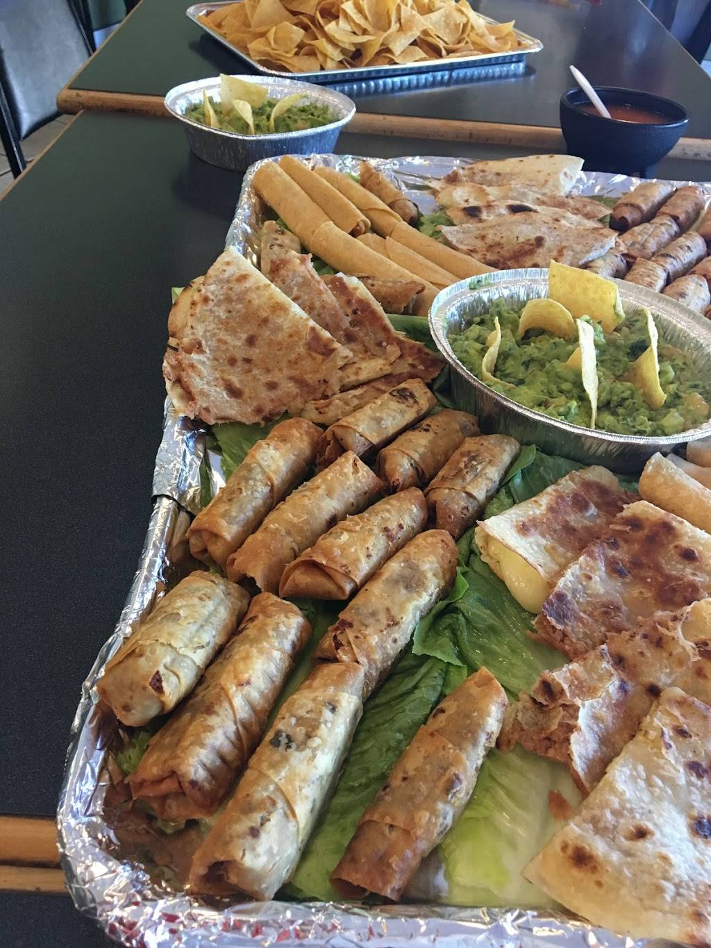 El Ramffles | restaurant | 2981 N Grand Ave #3, Nogales, AZ 85621, USA | 5207614452 OR +1 520-761-4452