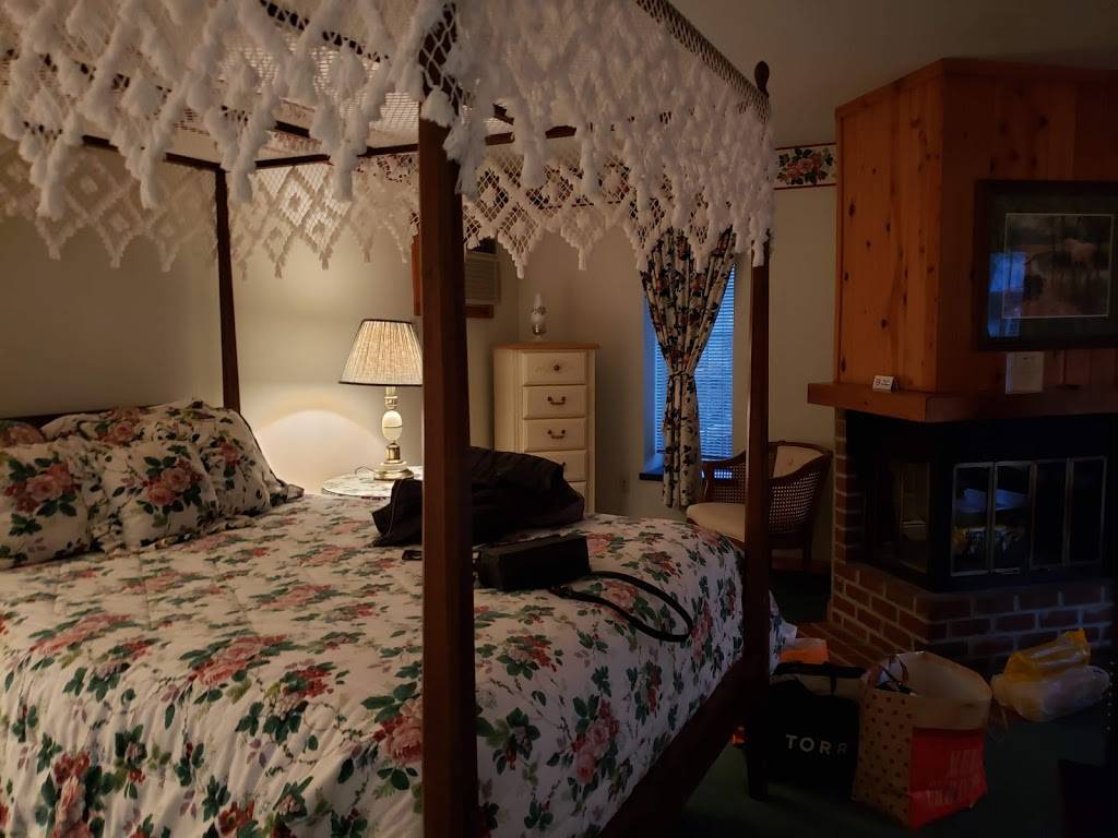 Crescent Lodge & Country Inn | restaurant | 5854 Paradise Valley Rd, Cresco, PA 18326, USA | 5705957486 OR +1 570-595-7486