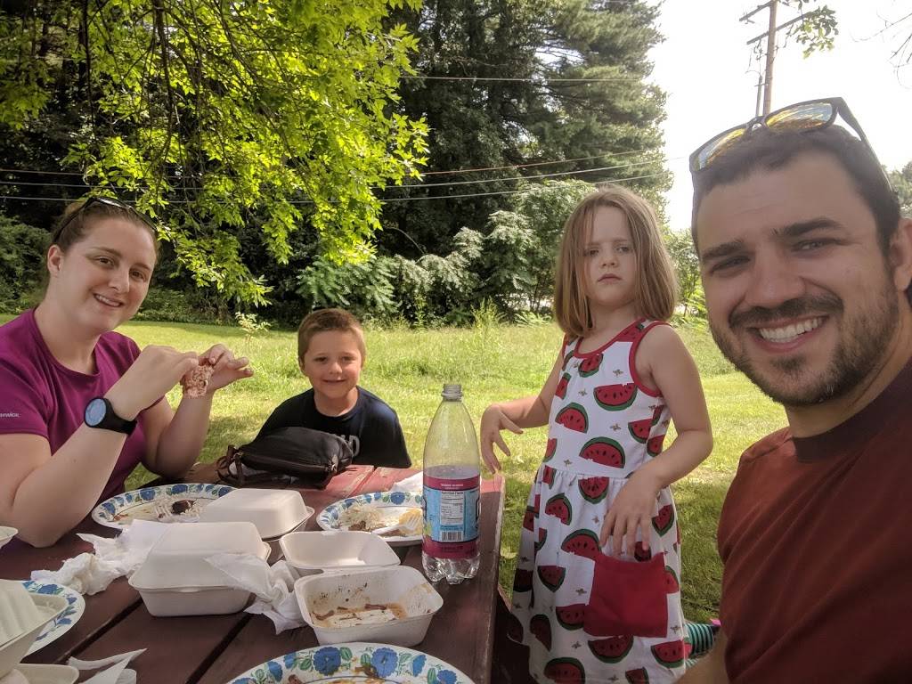 Phils Old Fashioned BBQ | restaurant | 589 Elm St, Milford, NH 03055, USA | 6038319238 OR +1 603-831-9238