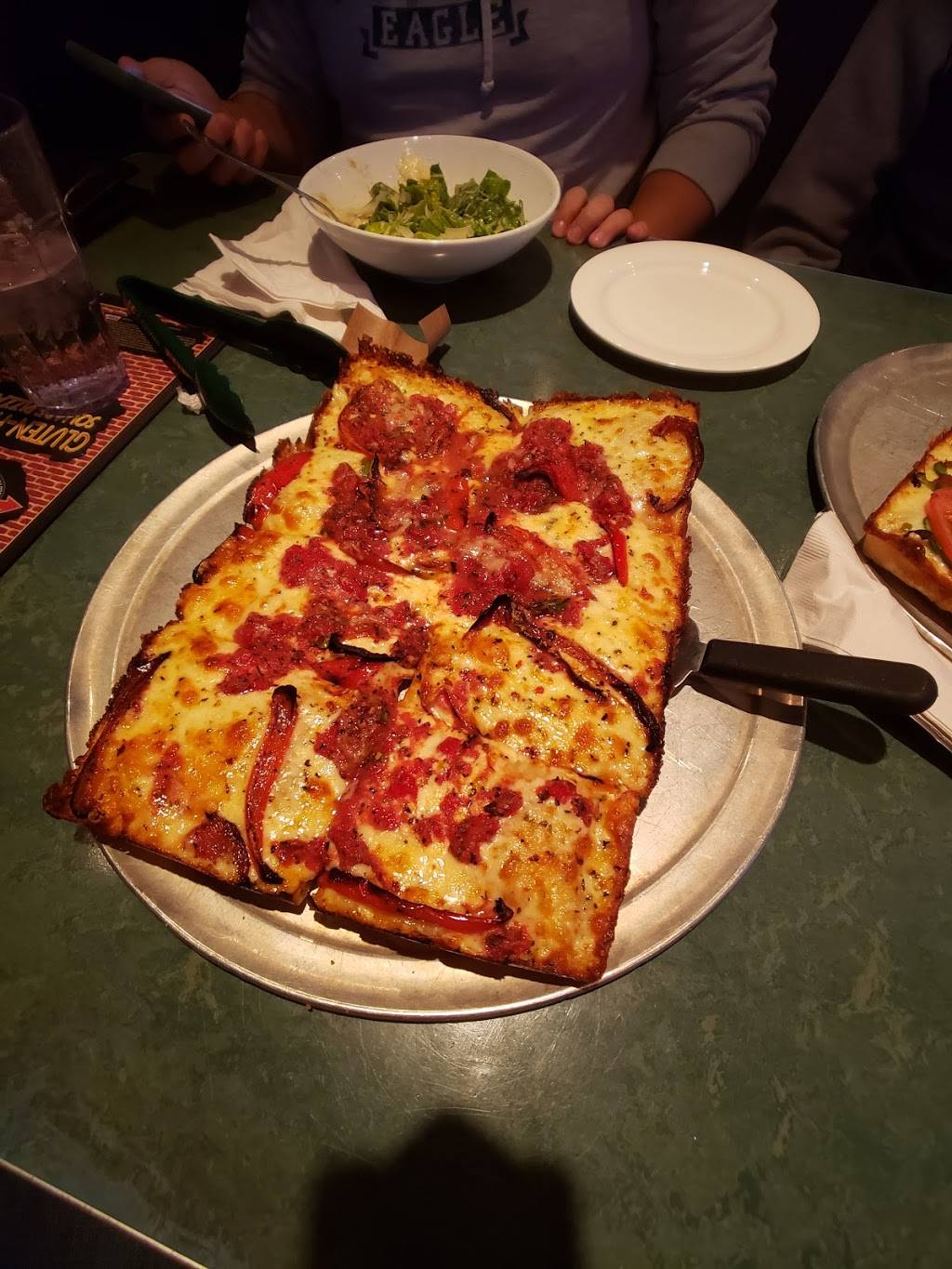 Buddys Pizza | restaurant | 22148 Michigan Ave, Dearborn, MI 48124, USA | 3135625900 OR +1 313-562-5900