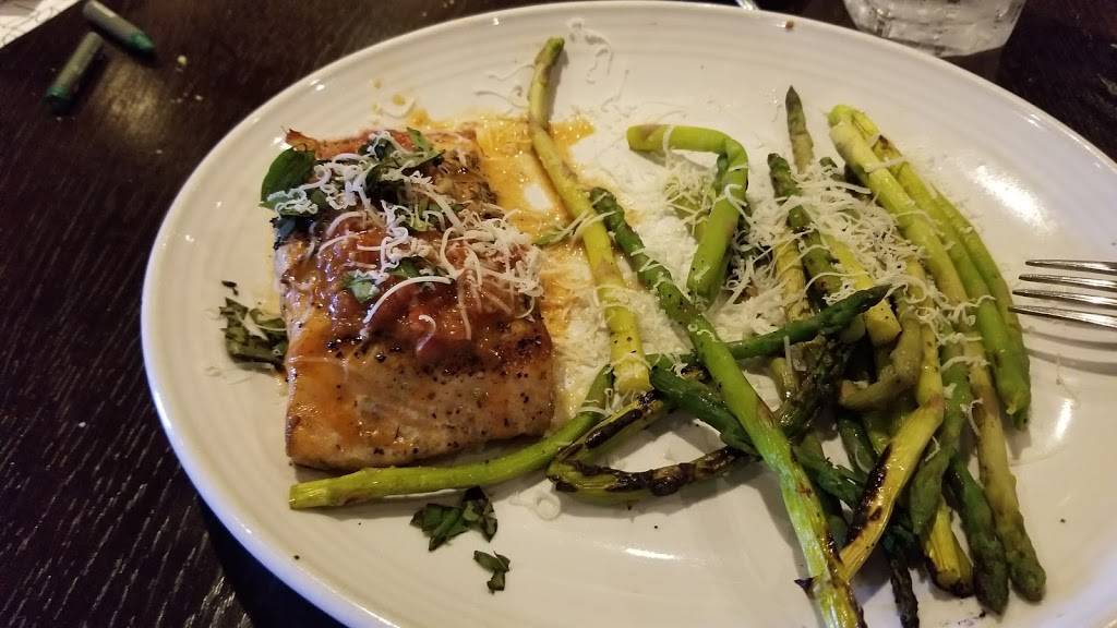 Carrabbas Italian Grill | restaurant | 100 N Pointe Blvd, Lancaster, PA 17601, USA | 7175606756 OR +1 717-560-6756