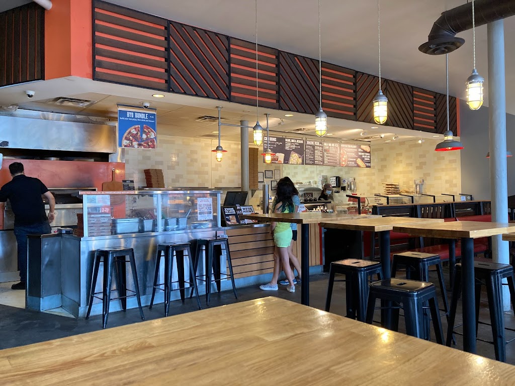 Blaze Pizza | restaurant | 953 W Belmont Ave, Chicago, IL 60657, USA | 7735361397 OR +1 773-536-1397
