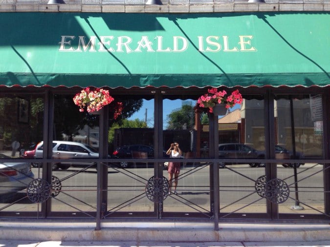 Emerald Isle | restaurant | 6686 N Northwest Hwy, Chicago, IL 60631, USA | 7737752848 OR +1 773-775-2848