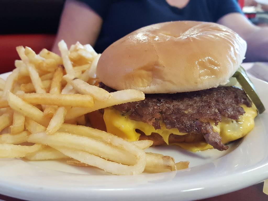 Steak n Shake | restaurant | 999 Veterans Blvd, Festus, MO 63028, USA | 6369330255 OR +1 636-933-0255