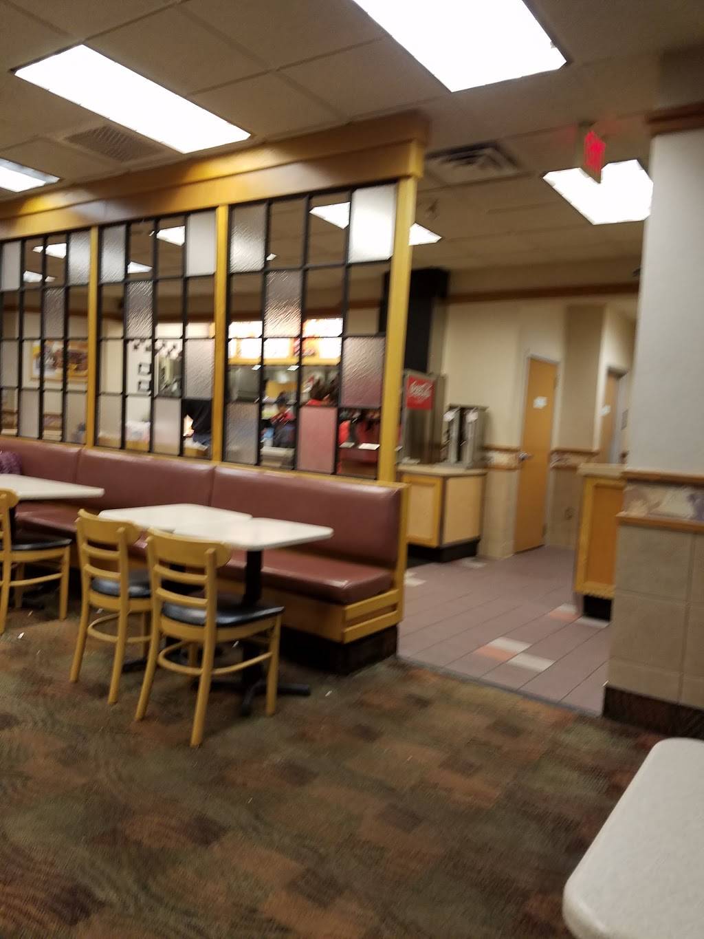 Wendys | restaurant | 50 Roberts Road, Wilmington, OH 45177, USA | 9372839374 OR +1 937-283-9374