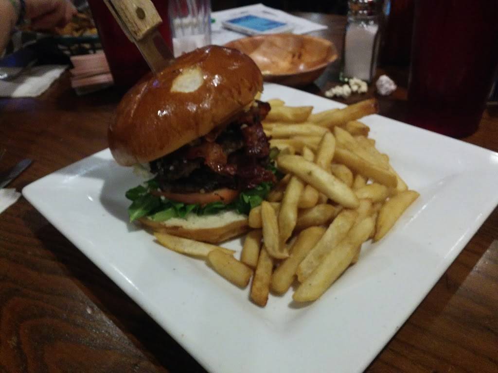 Wallys Tap House | restaurant | 13 Crandall Rd, Tiverton, RI 02878, USA | 4016241212 OR +1 401-624-1212