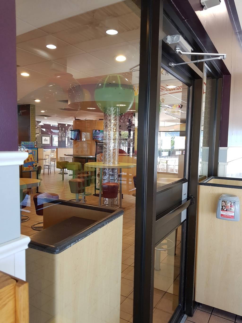 McDonalds | cafe | 1396 E Main St, Carbondale, IL 62901, USA | 6184575220 OR +1 618-457-5220