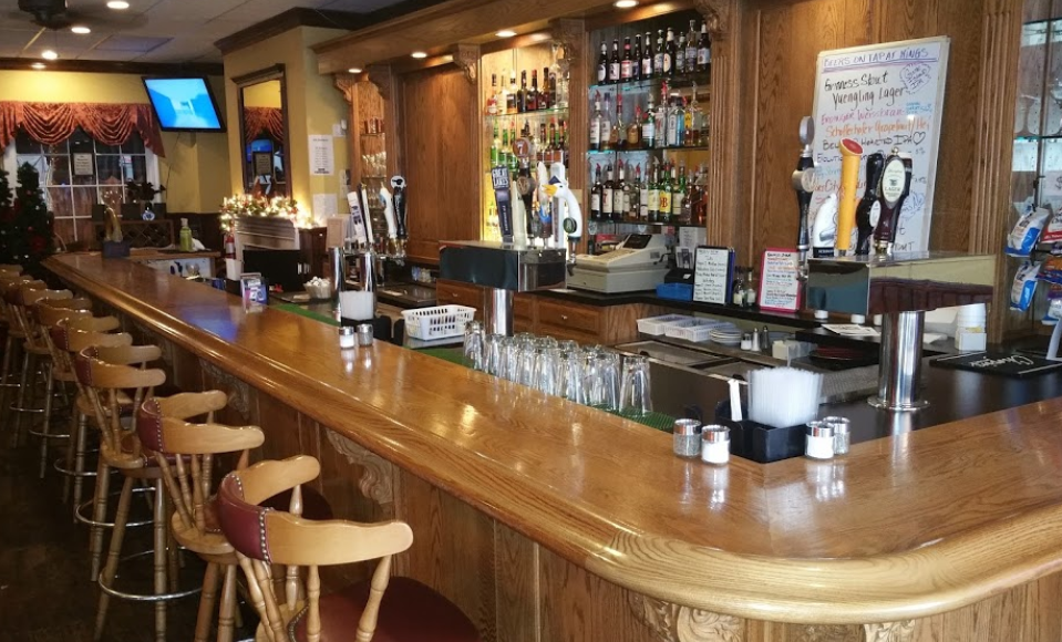 Kings Tavern & Wine Bar | restaurant | 19 S King St ste b, Leesburg, VA 20175, USA | 7037775000 OR +1 703-777-5000