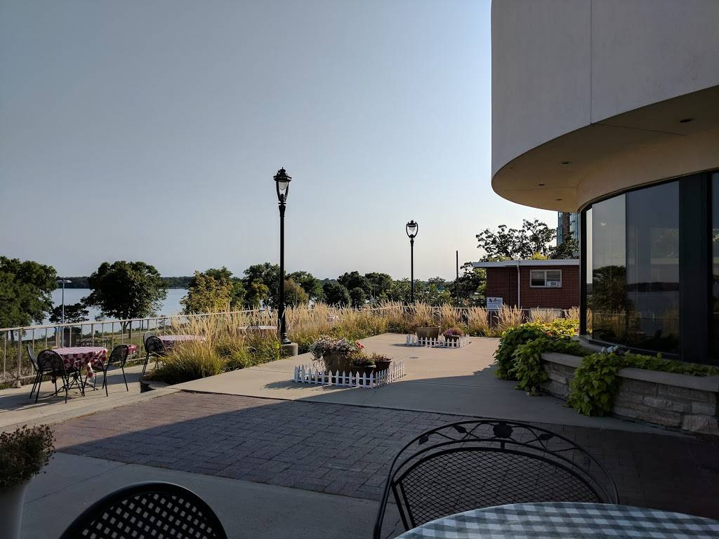 Paisans Restaurant | restaurant | 131 W Wilson St, Madison, WI 53703, USA | 6082573832 OR +1 608-257-3832