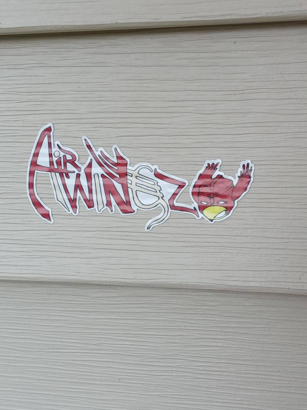 AirWingz | restaurant | 2021 Fenmore Dr, Flint, MI 48504, USA | 8108934739 OR +1 810-893-4739