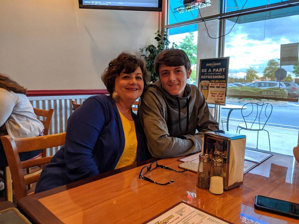 Wingers Sports Grill | restaurant | 7929 Vaughn Rd, Montgomery, AL 36116, USA | 3343963279 OR +1 334-396-3279