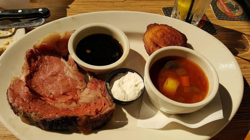 Calhouns On The River | restaurant | 400 Neyland Dr, Knoxville, TN 37902, USA | 8656733355 OR +1 865-673-3355