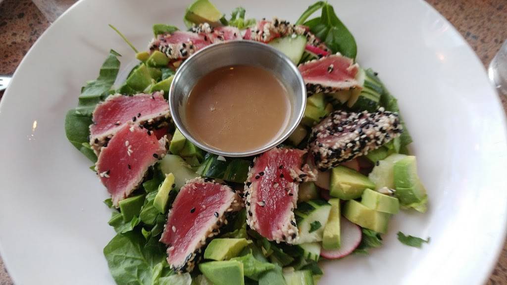 Crave Bar and Food | restaurant | 10401 N Port Washington Rd, Mequon, WI 53092, USA | 2622419600 OR +1 262-241-9600